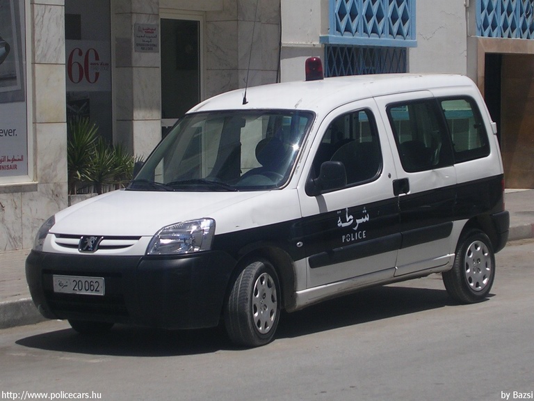 Peugeot Partner, fotó: Bazsi
Keywords: Tunézia tunéziai rendőr rendőrautó rendőrség