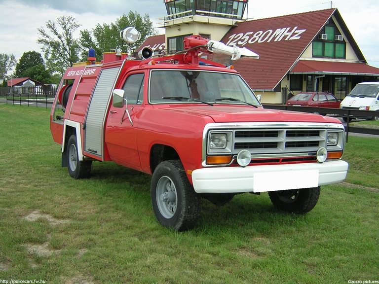 Dodge Rosenbauer Cheetah-1, Balatonkiliti, repülõtér, fotó: Gzozzo pictures
Keywords: létesítményi tûzoltóság tûzoltóautó