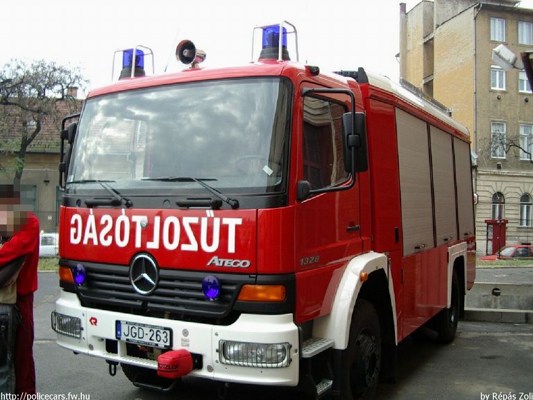 Mercedes Atego 1328 AF, Budapest, Fõvárosi Tûzoltóparancsnokság, fotó: Répás Zoli
Keywords: tûzoltóautó tûzoltóság tûzoltó JGD-263 magyar Magyarország fire firetruck Hungary hungarian