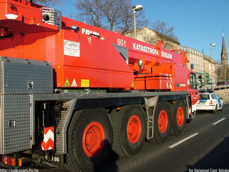 Faun ATF 60-4 Tadano, Budapest, Fõvárosi Tûzoltóparancsnokság, fotó: Baranyai Cser István
Keywords: HÖT tûzoltóautó tûzoltóság tûzoltó HPT-021 magyar Magyarország fire firetruck Hungary hungarian