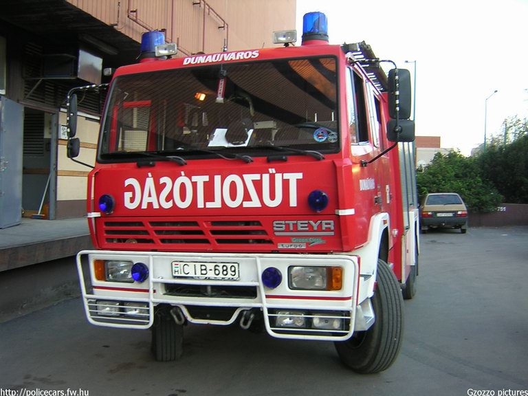 Steyr 13s23 Bronto-Saurus 2000, Dunaújvárosi Hivatásos Önkormányzati Tûzoltóság, fotó: Gzozzo pictures
Keywords: HÖT tûzoltóautó magyar Magyarország tûzoltó tûzoltóság CIB-689 fire firetruck Hungary hungarian