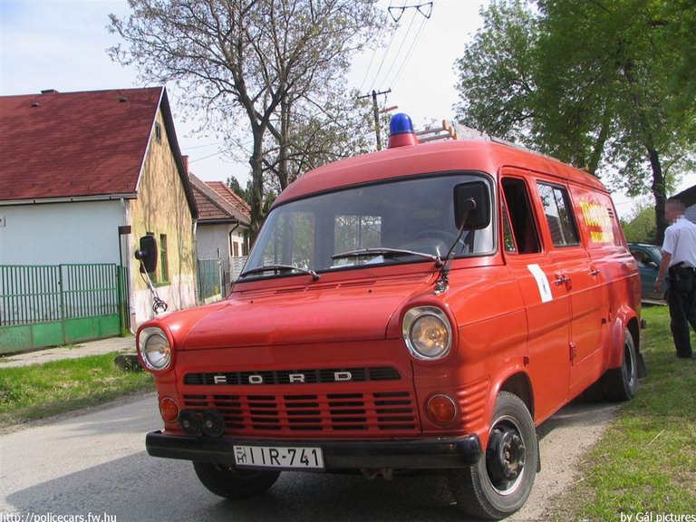Ford Transit, Biatorbágyi Önkéntes Tûzoltó Egyesület, fotó: Gál András
Keywords: tûzoltóautó tûzoltó ÖTE tûzoltóság magyar Magyarország IIR-741 hungarian Hungary fire firetruck
