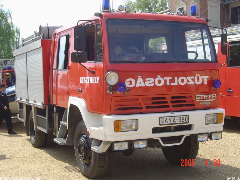 Steyr 13s23 Bronto-Saurus 2000, Keszthelyi Hivatásos Önkormányzati Tûzoltóság, fotó: Márton Balázs
Keywords: HÖT tûzoltóautó magyar Magyarország tûzoltó tûzoltóság AYA-980 fire firetruck Hungary hungarian