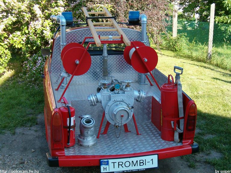 Trabant, Tiszafüredi Hivatásos Önkormányzati Tûzoltóság, fotó: sniper
Keywords: HÖT tûzoltóautó magyar Magyarország tûzoltó tûzoltóság  fire firetruck Hungary hungarian