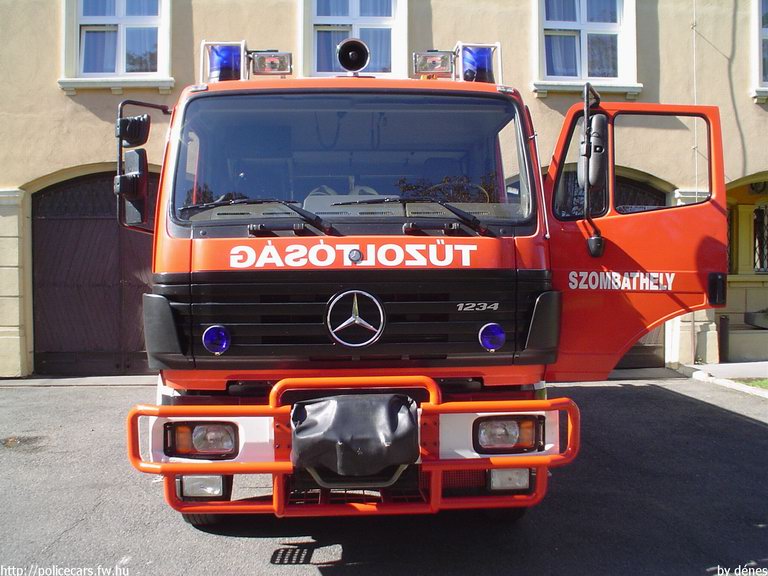 Mercedes 1234 Rosenbauer TLF 4000 AT, Szombathelyi Hivatásos Önkormányzati Tûzoltóság, fotó: dénes
Keywords: HÖT tûzoltóautó magyar Magyarország tûzoltó tûzoltóság  fire firetruck Hungary hungarian
