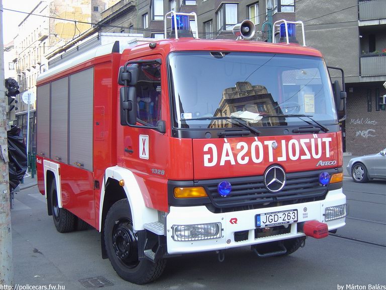 Mercedes Atego, Budapest, Fõvárosi Tûzoltóparancsnokság, X. kerületi tûzõrség, fotó: Márton Balázs
Keywords: HÖT tûzoltóautó magyar Magyarország tûzoltó tûzoltóság JGD-263 fire firetruck Hungary hungarian