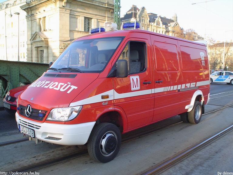Mercedes Sprinter, Budapest, Fõvárosi Tûzoltóparancsnokság, fotó: dénes
Keywords: HÖT tûzoltóautó magyar Magyarország tûzoltó tûzoltóság JGJ-318 fire firetruck Hungary hungarian