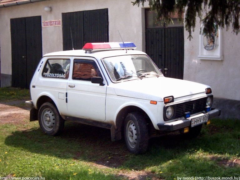 Lada Niva, Rétsági Hivatásos Önkormányzati Tûzoltóság, fotó: mondi
Keywords: tûzoltóautó HÖT vaz magyar Magyarország tûzoltó tûzoltóság HHV-908 fire firetruck Hungary hungarian