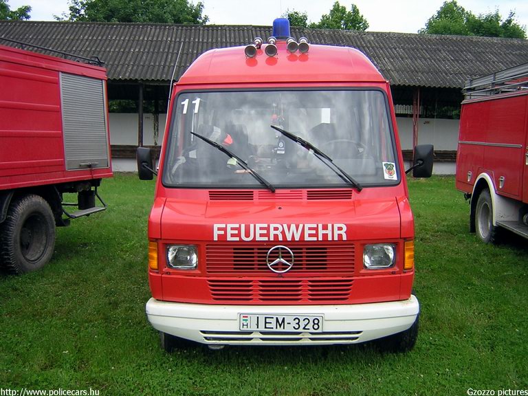 Mercedes-Benz 207D, Önkéntes Tûzoltó Egyesület Gyönk, fotó: Gzozzo pictures
Keywords: tûzoltóautó tûzoltó ÖTE tûzoltóság magyar Magyarország IEM-328 hungarian Hungary fire firetruck
