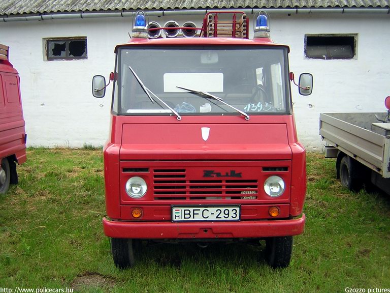 Zuk, Önkéntes Tûzoltó Egyesület Tevel, fotó: Gzozzo pictures
Keywords: tûzoltóautó tûzoltó ÖTE tûzoltóság magyar Magyarország BFC-293 hungarian Hungary fire firetruck