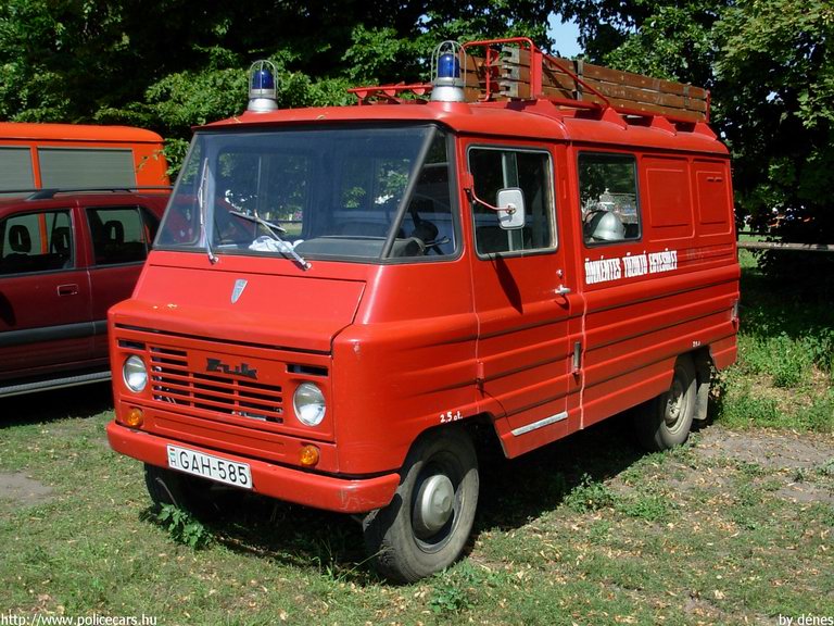 Zuk, Kõszegdoroszlói Önkéntes Tûzoltó Egyesület, fotó: dénes
Keywords: tûzoltóautó tûzoltó ÖTE tûzoltóság magyar Magyarország GAH-585 hungarian Hungary fire firetruck