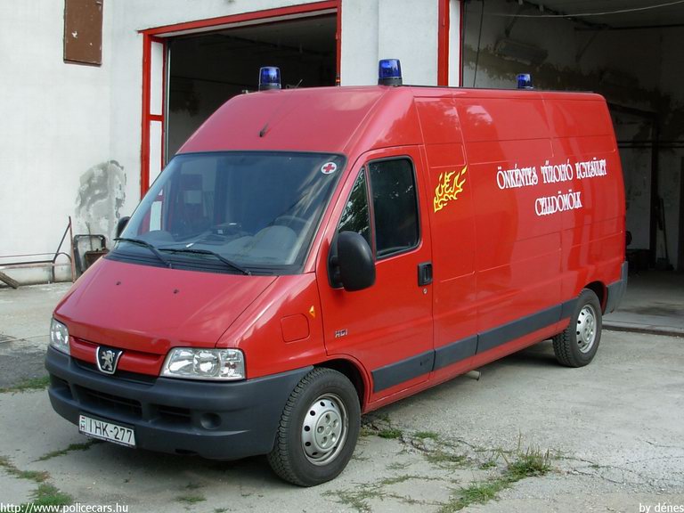Peugeot Boxer, Celldömölki Önkéntes Tûzoltó Egyesület, fotó: dénes
Keywords: ÖTE tûzoltóautó IHK-277 hungarian Hungary fire firetruck magyar Magyarország tûzoltó tûzoltóság