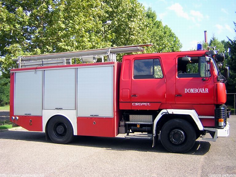 Csepel D755, Dombóvári Hivatásos Önkormányzati Tûzoltóság, fotó: Gzozzo pictures
Keywords: HÖT tûzoltóautó magyar Magyarország tûzoltó tûzoltóság AYA-984 fire firetruck Hungary hungarian