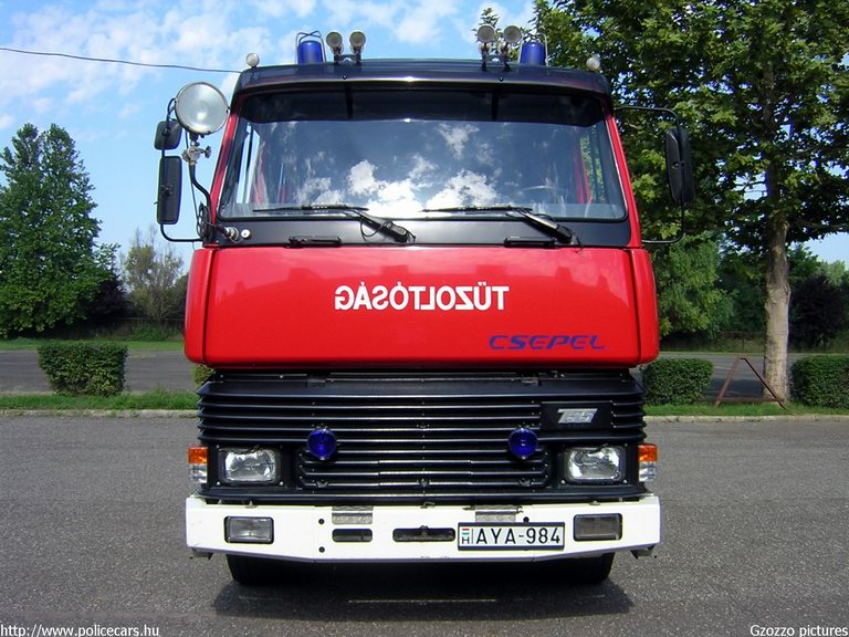 Csepel D755, Dombóvári Hivatásos Önkormányzati Tûzoltóság, fotó: Gzozzo pictures
Keywords: HÖT tûzoltóautó magyar Magyarország tûzoltó tûzoltóság AYA-984 fire firetruck Hungary hungarian