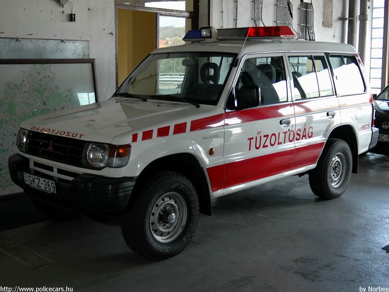 Mitsubishi Pajero, Pécsi Hivatásos Önkormányzati Tûzoltóság, fotó: Norbee
Keywords: HÖT tûzoltóautó magyar Magyarország tûzoltó tûzoltóság GKZ-369 fire firetruck Hungary hungarian