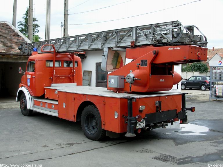 Mercedes-Benz 710 létra, Kõszegi Önkéntes Tûzoltóság, fotó: dénes
Keywords: ÖT tûzoltóautó magyar Magyarország tûzoltó tûzoltóság BAP-060 fire firetruck Hungary hungarian