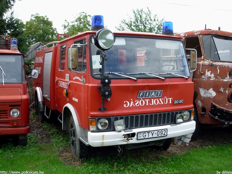 Fiat 90 NC, Csepregi Önkéntes Tûzoltóság, fotó: dénes
Keywords: ÖT tûzoltóautó magyar Magyarország tûzoltó tûzoltóság GTY-092 fire firetruck Hungary hungarian