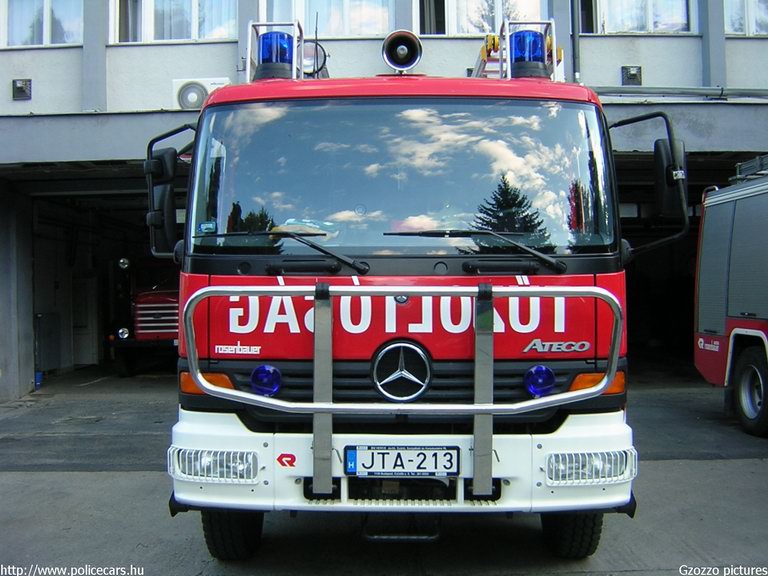Mercedes-Benz Atego 1528, Kaposvári Hivatásos Önkormányzati Tûzoltóság, fotó: Gzozzo pictures
Keywords: HÖT tûzoltóautó magyar Magyarország tûzoltó tûzoltóság JTA-213 fire firetruck Hungary hungarian