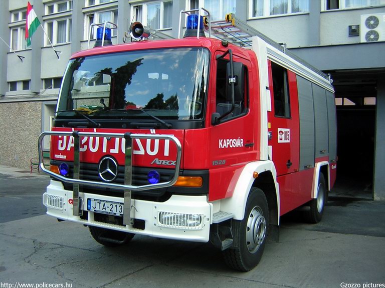 Mercedes-Benz Atego 1528, Kaposvári Hivatásos Önkormányzati Tûzoltóság, fotó: Gzozzo pictures
Keywords: HÖT tûzoltóautó magyar Magyarország tûzoltó tûzoltóság JTA-213 fire firetruck Hungary hungarian