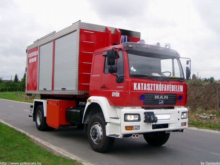 MAN LE 280 B, Gyõri Hivatásos Önkormányzati Tûzoltóság, fotó: Danigabi
Keywords: HÖT tûzoltóautó magyar Magyarország tûzoltó tûzoltóság  fire firetruck Hungary hungarian