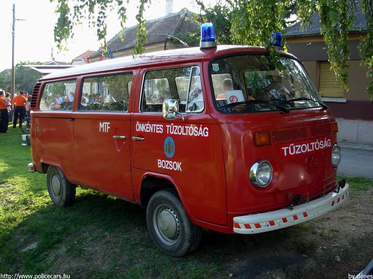 Volkswagen Transporter T2, Bozsoki Önkéntes Tûzoltó Egyesület, fotó: dénes
Keywords: ÖTE tûzoltóautó hungarian Hungary fire firetruck magyar Magyarország tûzoltó tûzoltóság