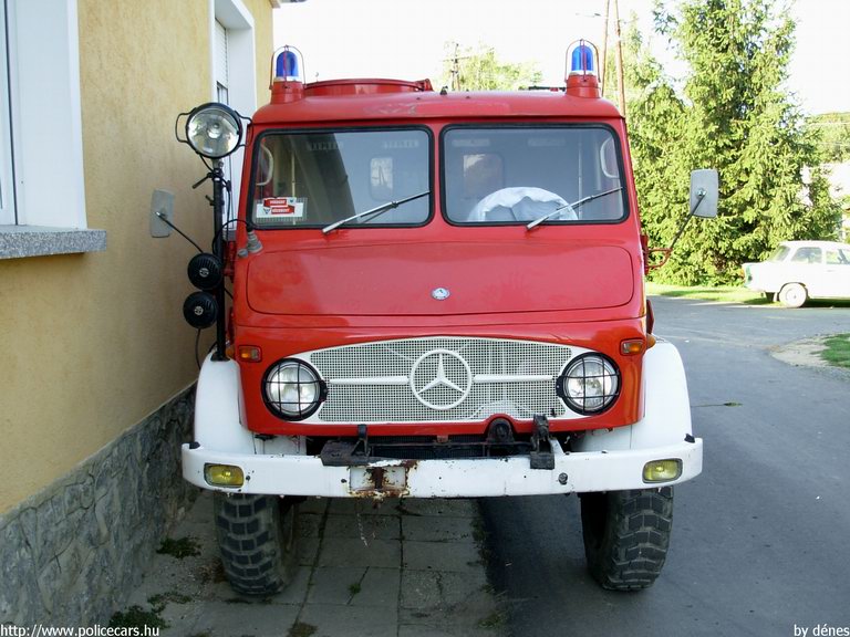 Mercedes Unimog, fotó: dénes
Keywords: tûzoltóautó hungarian Hungary fire firetruck magyar Magyarország tûzoltó tûzoltóság