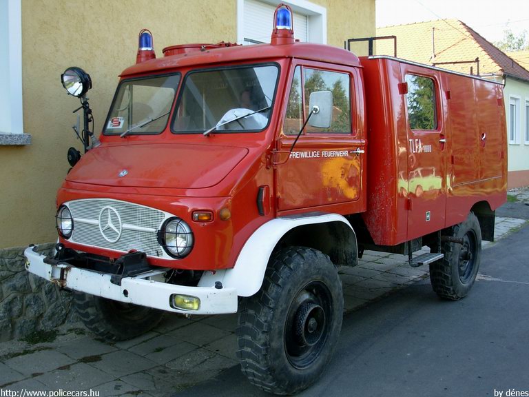 Mercedes Unimog, fotó: dénes
Keywords: tûzoltóautó hungarian Hungary fire firetruck magyar Magyarország tûzoltó tûzoltóság