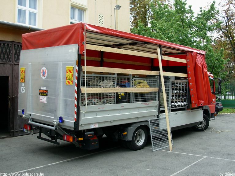 Mercedes-Benz Atego 815 tömlõszállító, Szombathelyi Hivatásos Önkormányzati Tûzoltóság, fotó: dénes
Keywords: HÖT tûzoltóautó magyar Magyarország tûzoltó tûzoltóság JKE-106 fire firetruck Hungary hungarian