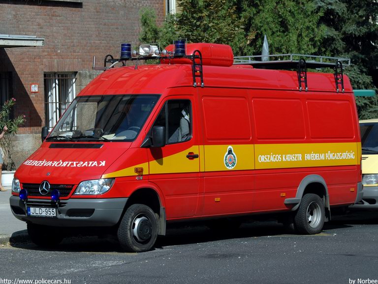 Mercedes Sprinter, Budapest, Országos Katasztrófavédelmi Fõigazgatóság, fotó: Norbee
Keywords: tûzoltóautó katasztrófavédelem magyar Magyarország JLD-955