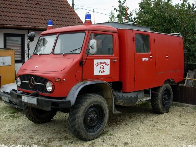Mercedes-Benz Unimog 404, Cáki Önkéntes Tûzoltó Egyesület, a kép Szombathelyen készült, fotó: dénes
Keywords: ÖTE tûzoltóautó hungarian Hungary fire firetruck magyar Magyarország tûzoltó tûzoltóság