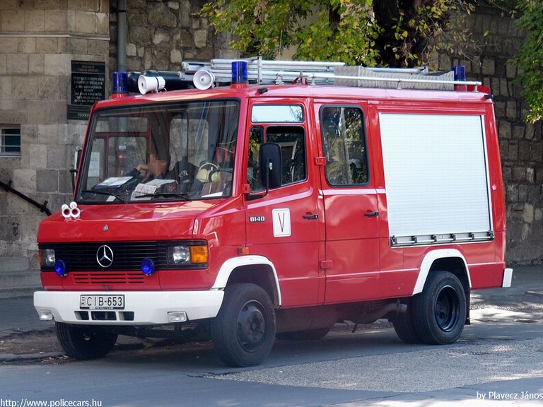 Mercedes 814 Rosenbauer TLF 1000 AT, Budapest, Fõvárosi Tûzoltóparancsnokság, V. kerületi tûzõrség, fotó: Plavecz János
Keywords: HÖT tûzoltóautó magyar Magyarország tûzoltó tûzoltóság CIB-653 fire firetruck Hungary hungarian