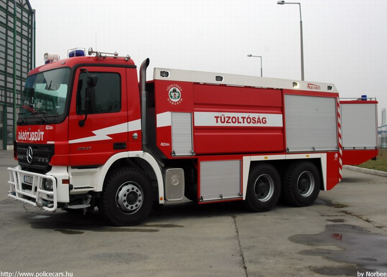 Mercedes Actros, Komáromi Hivatásos Önkormányzati Tûzoltóság, fotó: Norbee
Keywords: tûzoltóautó HÖT magyar Magyarország tûzoltó tûzoltóság JLZ-869 fire firetruck Hungary hungarian