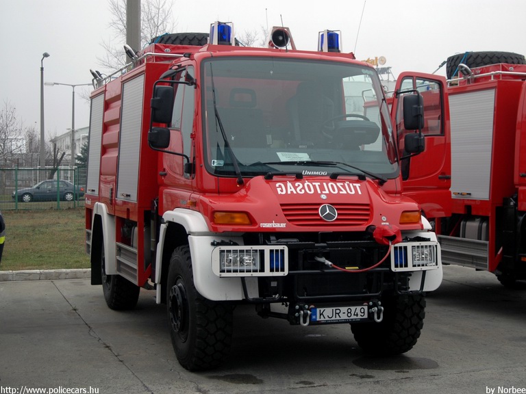 Mercedes Unimog, fotó: Norbee
Keywords: tûzoltóautó HÖT magyar Magyarország tûzoltó tûzoltóság KJR-849 fire firetruck Hungary hungarian