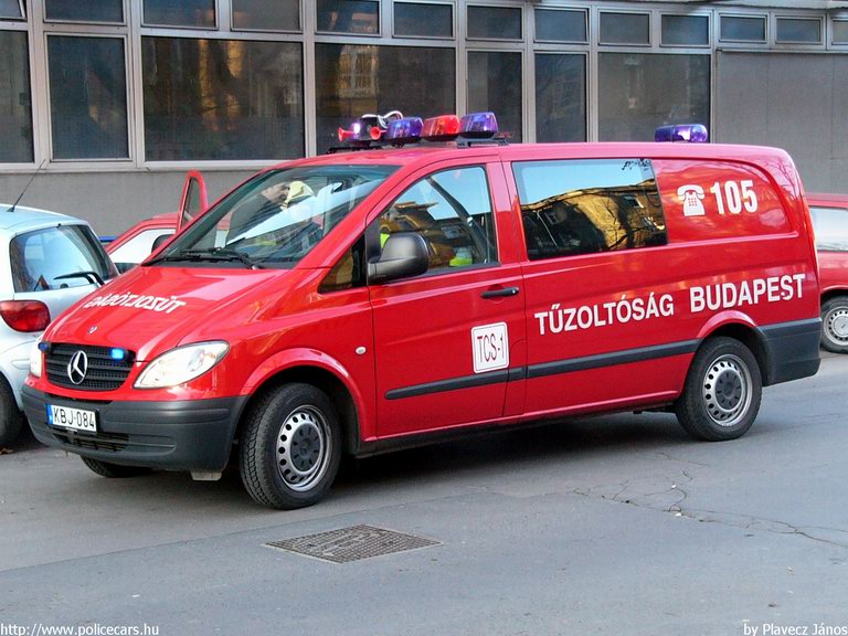 Mercedes Vito, Budapest, Fõvárosi Tûzoltóparancsnokság, fotó: Plavecz János
Keywords: HÖT tûzoltóautó magyar Magyarország tûzoltó tûzoltóság KBJ-084 fire firetruck Hungary hungarian