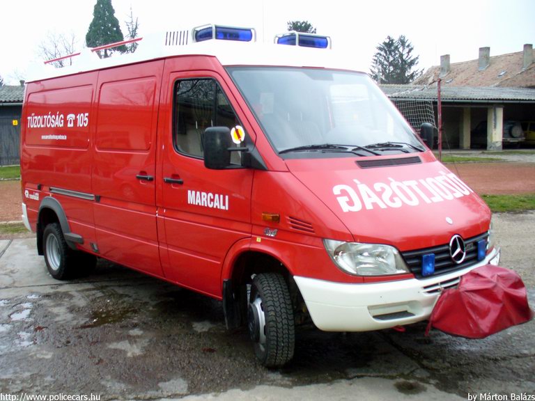 Mercedes Sprinter, Marcali Hivatásos Önkormányzati Tûzoltóság, fotó: Márton Balázs
Keywords: HÖT tûzoltóautó magyar Magyarország tûzoltó tûzoltóság IAR-273 fire firetruck Hungary hungarian