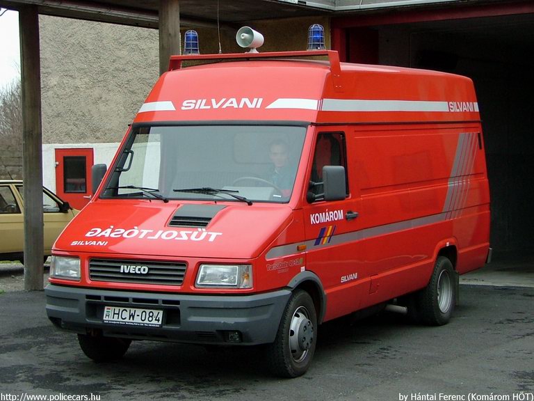 Iveco Silvani, Komáromi Hivatásos Önkormányzati Tûzoltóság, k-teher, fotó: Hántai Ferenc
szállítható személyek száma: 3 fõ
alkalmazás/bevethetõség: közúti balesetek felszámolûsa, veszélyes anyagok
szabadbajutásának megakadályozása és felszámolása, lokalizálása, ár- és
belvízvédelmi feladatok végzése.
felszereltsége: mûszaki szakfelszerelések szállítása, mobil szivattyú,
speciális tömlõ, gáztömör védõruhák, felitatóeszközök.

Keywords: tûzoltóautó HÖT magyar Magyarország tûzoltó tûzoltóság HCW-084 fire firetruck Hungary hungarian