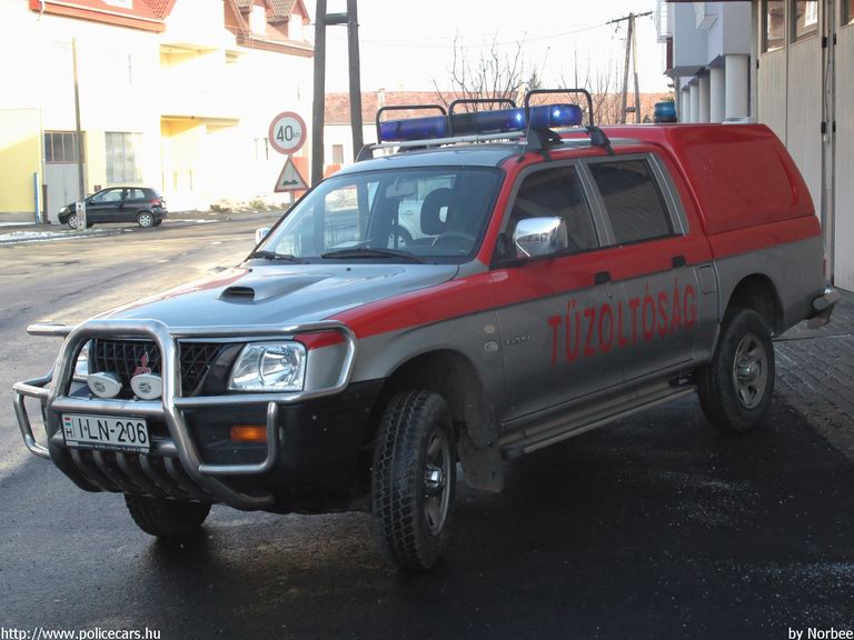 Mitsubishi L-200, Balassagyarmati Hivatásos Önkormányzati Tûzoltóság, fotó: Norbee
Keywords: HÖT tûzoltóautó magyar Magyarország tûzoltó tûzoltóság ILN-206 fire firetruck Hungary hungarian