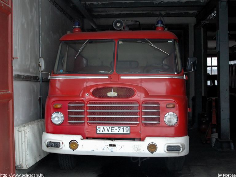 Csepel 707.30, Váci Hivatásos Önkormányzati Tûzoltóság, fotó: Norbee
Keywords: HÖT tûzoltóautó magyar Magyarország tûzoltó tûzoltóság AVE-719 fire firetruck Hungary hungarian