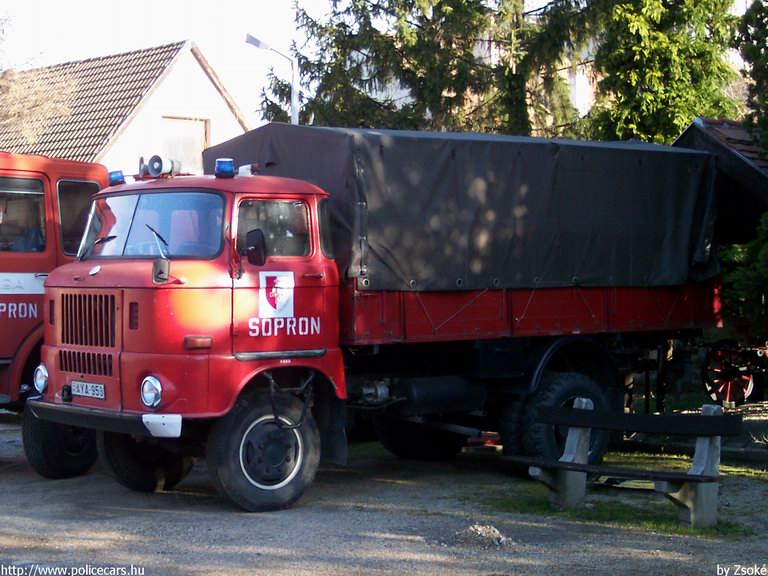 Ifa, Soproni Hivatásos Önkormányzati Tûzoltóság, fotó: Zsoké
Keywords: HÖT tûzoltóautó magyar Magyarország tûzoltó tûzoltóság AYA-953 fire firetruck Hungary hungarian