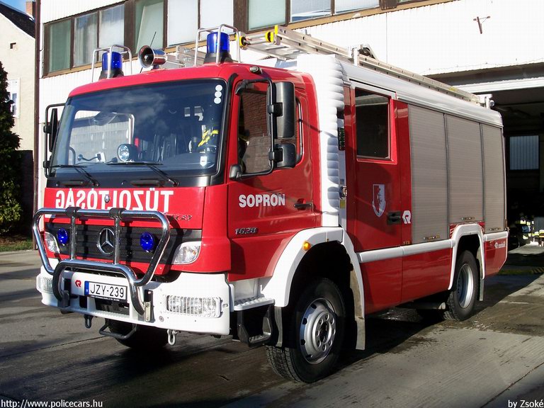 Mercedes Atego 1628 Rosenbauer TLF 4000 AT2, Soproni Hivatásos Önkormányzati Tûzoltóság, fotó: Zsoké
Keywords: tûzoltóautó HÖT magyar Magyarország tûzoltó tûzoltóság JZY-239 fire firetruck Hungary hungarian