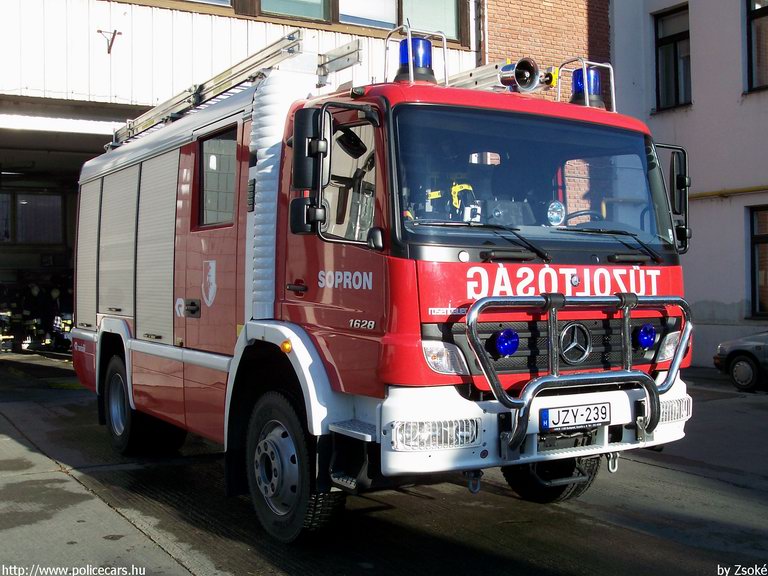 Mercedes Atego 1628 Rosenbauer TLF 4000 AT2, Soproni Hivatásos Önkormányzati Tûzoltóság, fotó: Zsoké
Keywords: tûzoltóautó HÖT magyar Magyarország tûzoltó tûzoltóság JZY-239 fire firetruck Hungary hungarian