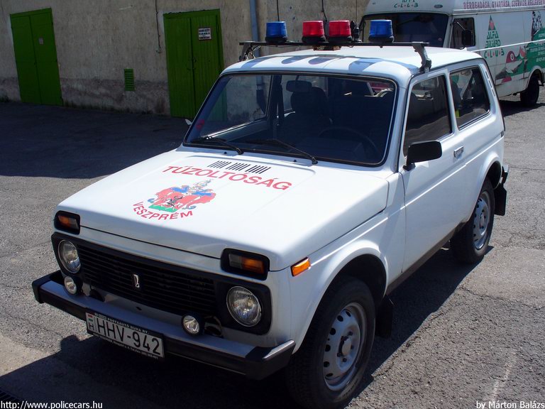 Lada Niva, Veszprémi Hivatásos Önkormányzati Tûzoltóság, fotó: Márton Balázs
Keywords: tûzoltóautó HÖT magyar Magyarország tûzoltó tûzoltóság HHV-942 fire firetruck Hungary hungarian