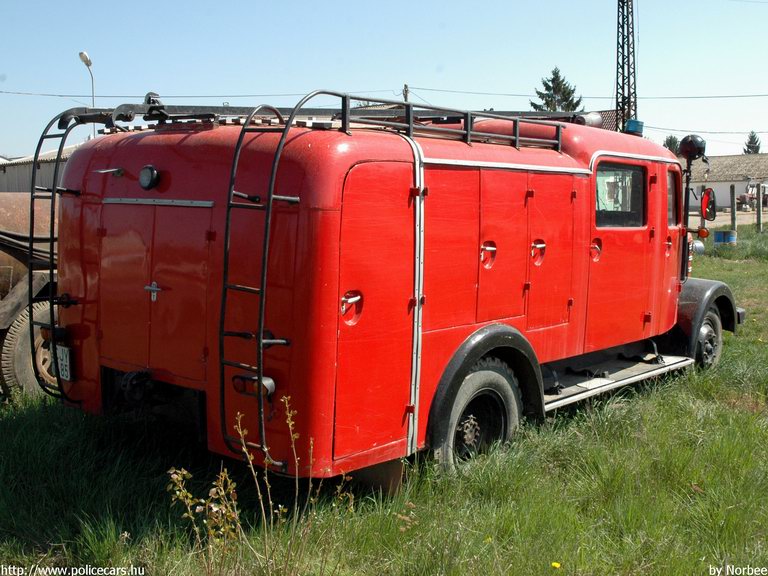 Csepel D-420, Érsekvadkerti Önkéntes Tûzoltó Egyesület, fotó: Norbee
Keywords: tûzoltóautó tûzoltó ÖTE tûzoltóság magyar Magyarország CJY-485 hungarian Hungary fire firetruck