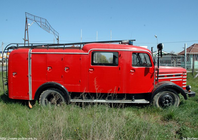 Csepel D-420, Érsekvadkerti Önkéntes Tûzoltó Egyesület, fotó: Norbee
Keywords: tûzoltóautó tûzoltó ÖTE tûzoltóság magyar Magyarország CJY-485 hungarian Hungary fire firetruck