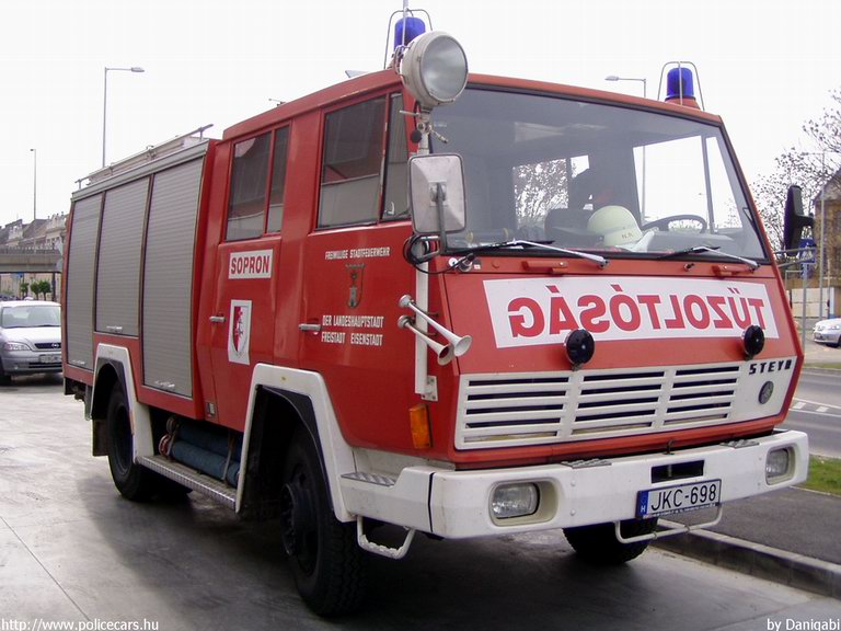 Steyr, Soproni Hivatásos Önkormányzati Tûzoltóság, fotó: Danigabi
Keywords: tûzoltóautó HÖT magyar Magyarország tûzoltó tûzoltóság JKC-698 fire firetruck Hungary hungarian