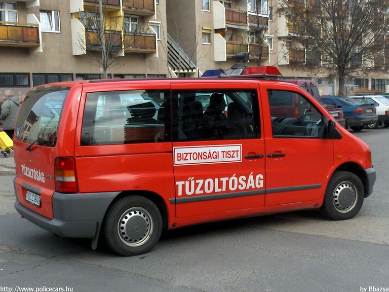 Mercedes-Benz Vito 114D, Budapest, Fõvárosi Tûzoltóparancsnokság, fotó: Bbazsa
Keywords: HÖT tûzoltóautó magyar Magyarország tûzoltó tûzoltóság GLC-949 fire firetruck Hungary hungarian