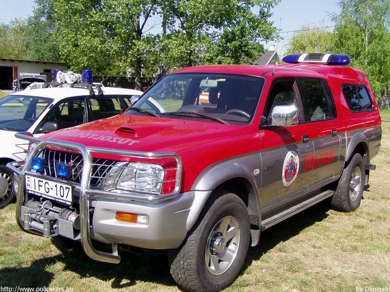 Mitsubishi L-200, Gyõri Hivatásos Önkormányzati Tûzoltóság, fotó: Danigabi
Keywords: HÖT tûzoltóautó magyar Magyarország tûzoltó tûzoltóság IFG-107 fire firetruck Hungary hungarian