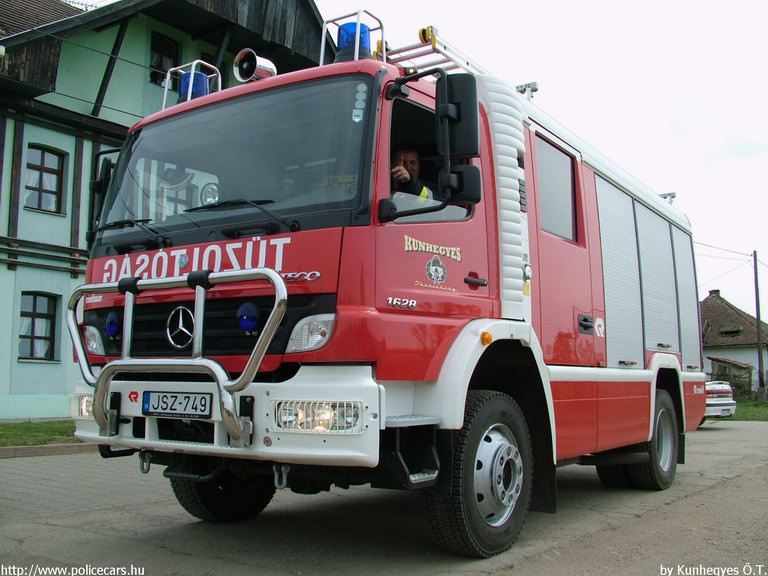 Mercedes Atego 1628 Rosenbauer TLF 4000 AT2, Kunhegyesi Önkéntes Tûzoltóság, fotó: Kunhegyes Ö.T.
Keywords: ÖT tûzoltóautó magyar Magyarország tûzoltó tûzoltóság JSZ-749 fire firetruck Hungary hungarian