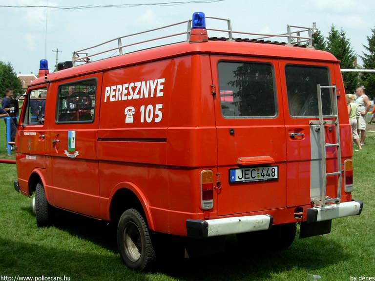 Volkswagen LT35, Peresznyei Önkéntes Tûzoltó Egyesület, fotó: dénes
Keywords: tûzoltóautó ÖTE JEC-448 hungarian Hungary fire firetruck magyar Magyarország tûzoltó tûzoltóság