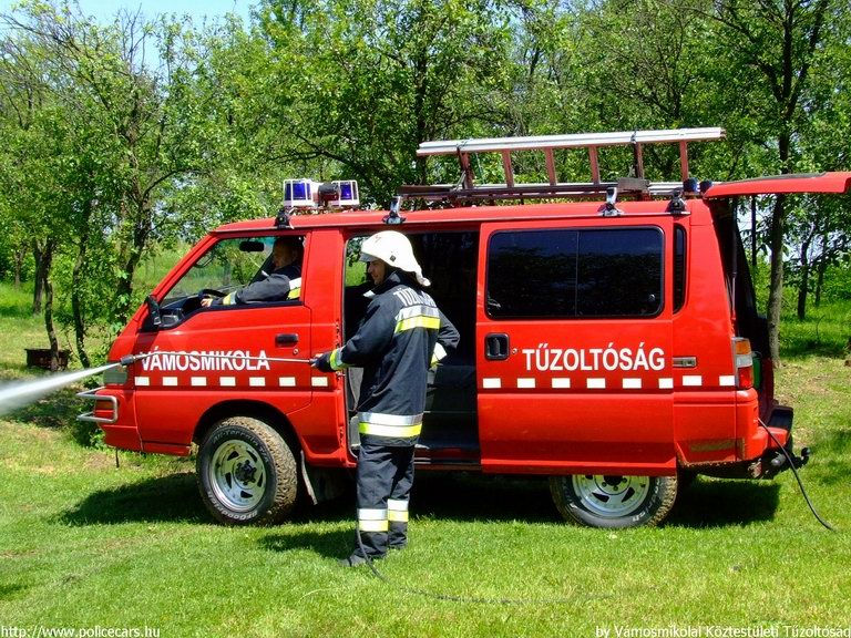 Mitsubishi L-300, Vámosmikolai Önkéntes Tûzoltóság, fotó: Vámosmikolai Köztestületi Tûzoltóság
Keywords: tûzoltóautó ÖT magyar Magyarország tûzoltó tûzoltóság FKS-682 fire firetruck Hungary hungarian